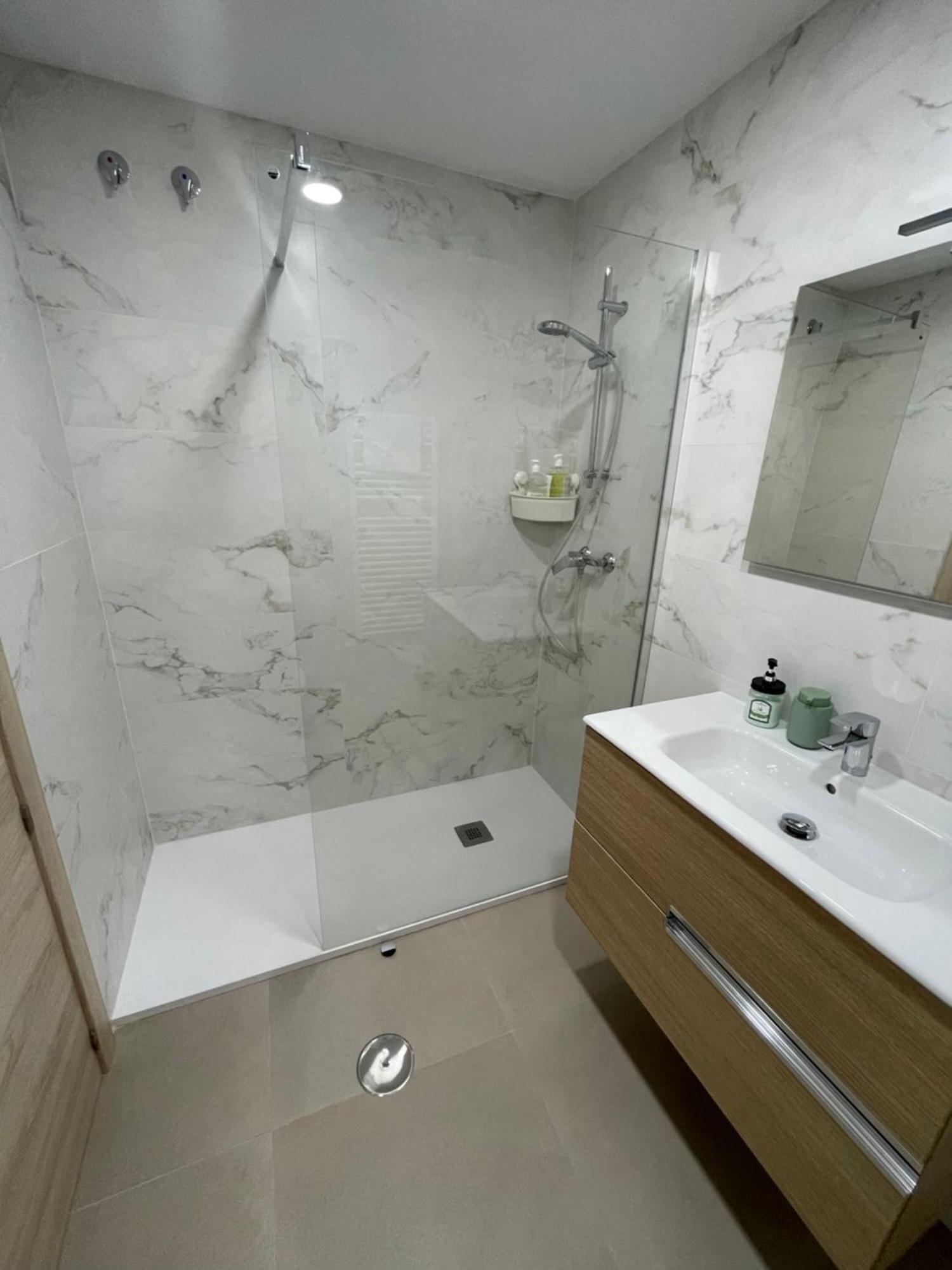 Fantastico Apartamento Trajano Parking Gratuito กรานาดา ภายนอก รูปภาพ